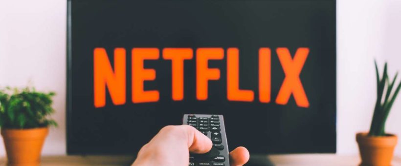 Quer ganhar dinheiro vendo séries e filmes? A Netflix explica como